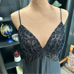 Vintage 1980s In Bloom Nightgown – Size L – Black Nylon with Rose Lace Bust thumbnail 2
