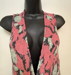 LulaRoe XS JOY sleeveless layering piece. thumbnail 2