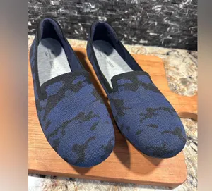 Clarks Size 10 Carly Navy Camo Knit Dream Loafer thumbnail 1