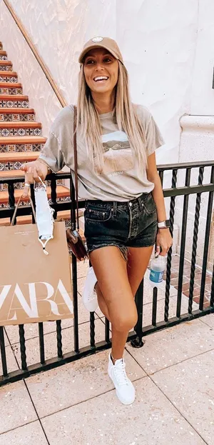 Forever 21 T-Shirt thumbnail 1