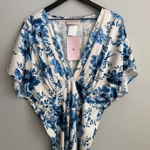 NEW BHLDN Leila Deep-V Flutter Sleeve Maxi Dress in Blue Floral Size 12 thumbnail 5