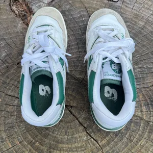 New Balance Men's 550 men’s Sneaker, shoes size 5.5 thumbnail 5