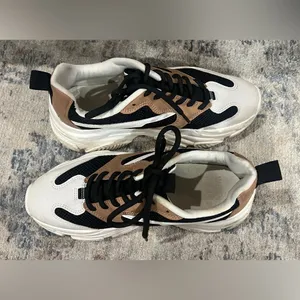 FINAL PRICE Steve Madden Stylish Black and Tan Women’s Sneakers thumbnail 7