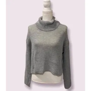 Missguided NWT Women Medium Grey Turtleneck Long Sleeve Knit Crop Top Sweater thumbnail 5