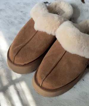 UGG Women’s Slippers thumbnail 1