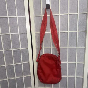 Nike Heritage Sportswear‎ Unisex Red Orange Logo Athletic Running Crossbody Bag thumbnail 3