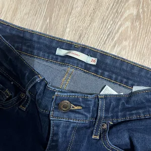 Levi’s 711 Skinny Women’s Jeans Size W26 L28 thumbnail 3