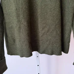 Pink‎ Clover sz S Green Crew Long Sleeve Sweater Preppy Casual Minimalist NWOT thumbnail 3