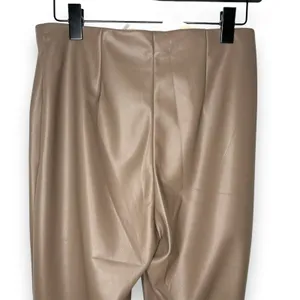 New FABLETICS Vegan Leather Pull-On Stretch Leggings Willow Bark‎ Tan Brown Sz L thumbnail 6