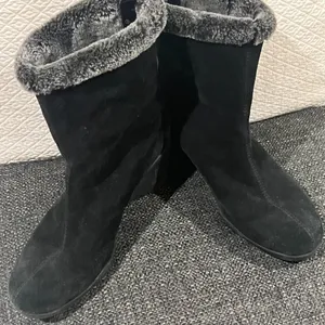 Aerosoles Women's Attorney Black Suede Mid Calf Boots Zipper Fur Lined Size 8 thumbnail 5