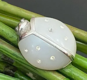 Vintage 70’s AVON Frosted Lucite Silvertone Ladybug Small Brooch 7.5g thumbnail 1