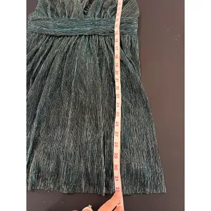 Lulus Mini Dress Womens Size M Teal Blue Silver Metallic Pleated V-Neck Great thumbnail 7