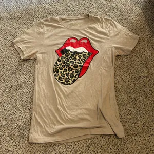 RD Style Women's Tee with Leopard Graphic thumbnail 1