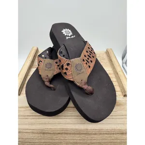 Yellow Box Shanda Sandals Womens 7.5 Brown Leather Flower Die Cut Straps thumbnail 9