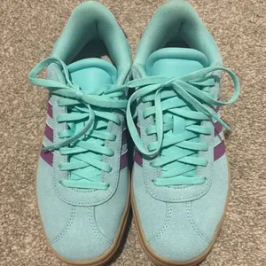 Adidas Women's Mint Green Casual Sneakers with Purple Accent thumbnail 1