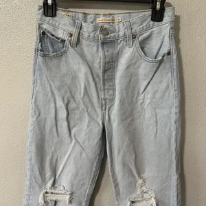 Levi's Premium Ribcage Straight Ankle Jeans Women's Sz 26‎ Light Wash Distressed thumbnail 2
