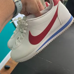 vintage Cortez leather sneakers in women’s 7. GUC thumbnail 1