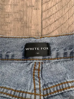 White Fox Boutique Mid Rise Straight Leg Relaxed Jeans Medium Wash Women Medium thumbnail 7