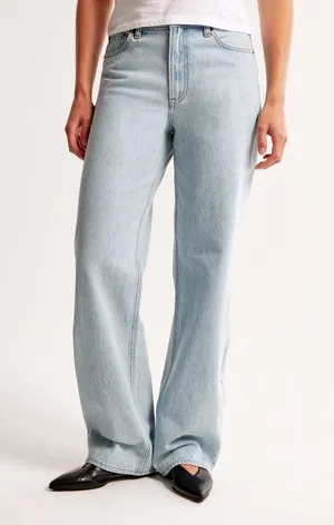 Abercrombie & Fitch High Rise Loose Jeans thumbnail 2