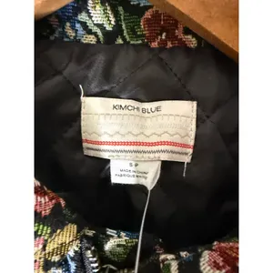 NWT Kimchi Blue Jacket Womens Small Black Floral Tapestry Cropped Quilted Zip Up thumbnail 3