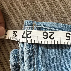 Good American distressed straight leg jeans 2/26 thumbnail 9