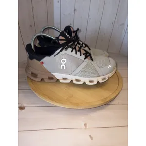 Womens On Cloudflyer Shoes 7 Glacier Rosebrown Running Sneakers On Cloud thumbnail 2