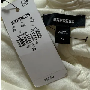 EXPRESS Ruched Flutter Sleeve Ivory Off White Blouse NWT $58‎ Size XS thumbnail 7