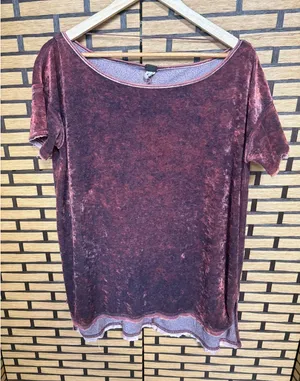 We The Free‎ Burgundy Top Size Medium thumbnail 1