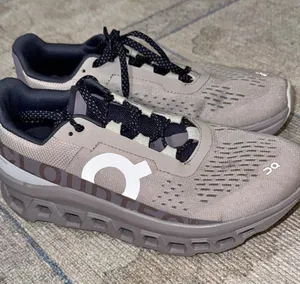 Women’s On Cloud Cloudmonster Running Shoes thumbnail 1