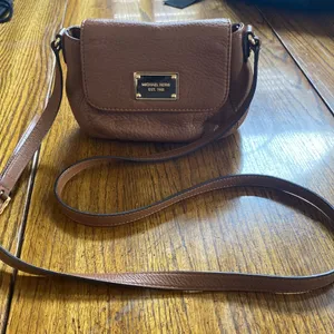 Michael Kors small leather purse thumbnail 3