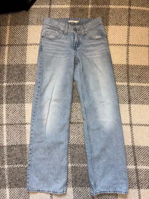 Levi’s Low-Rise Jeans thumbnail 3