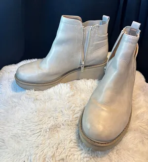 DV Dolce Vita Womens Gray Leather Platform Wedge Lug Sole Ankle Boots Zipper thumbnail 1