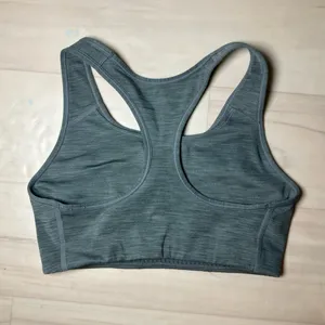 Nike Women’s Swoosh Sports Bra Size Medium thumbnail 2