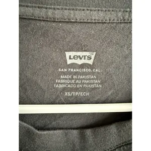 Levis Womens Black Cropped Logo Hem T-Shirt Short Sleeve Crew Neck 393890027 XS thumbnail 3