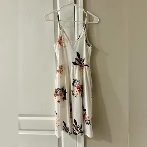NWT Women’s Size Small Floral White Sleeveless Dress thumbnail 7