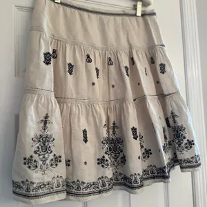 Anthropologie Lithe Tiered Skirt Women’s Sz 10 Ivory Embroidered Boho Hippie thumbnail 2