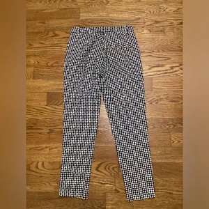 H&M Ankle straight pants Black and white geometric print. Size 8 thumbnail 6