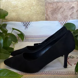 NEW Nicole Miller New York Black Faux Leather Suede Pointy Toe Heels, Size 10 thumbnail 4
