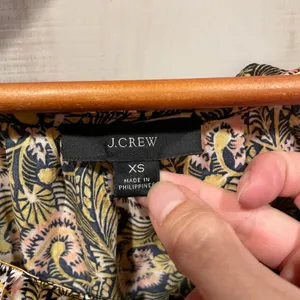 Cute J. Crew silky ruffle puff sleeve scoop neck blouse classic modern preppy thumbnail 3