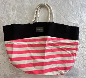 Victoria's Secret Tote‎ Bag Weekender thumbnail 1