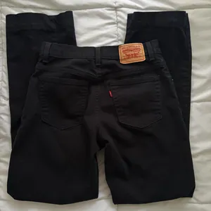 Levi’s black relaxed bootcut 550 jeans thumbnail 2