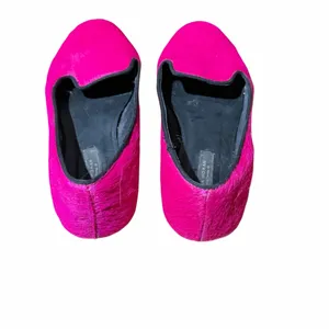 Size 6.5 Zara Woman Hot Pink Calf Hair Loafer Flats thumbnail 2