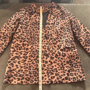 Women’s Lightweight Leopard Print 2 Piece Pant Suit Set Size M NEW thumbnail 8