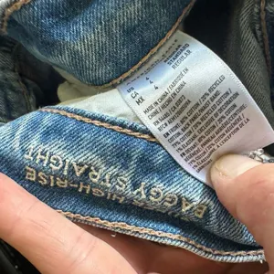 American Eagle 4 super hi-rise baggy straight distressed jeans thumbnail 3