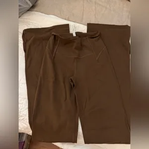 Lululemon - wide leg rare color thumbnail 2