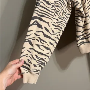 Easel S Zebra Print Sweatshirt Cream Black Animal‎ Print Cozy Trendy Lounge thumbnail 2