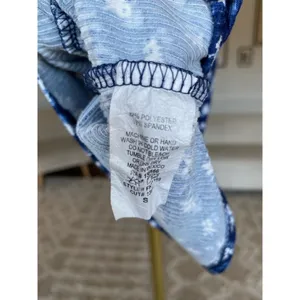 Wild Love Crop Top Blue‎ Ditsy Floral Smocked Off-Shoulder Cottagecore Feminine thumbnail 6