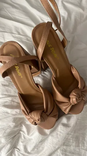 Knot On Platform Heels thumbnail 3