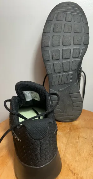 Nike New women's athletic shoes. Size 7.5. $30. thumbnail 5