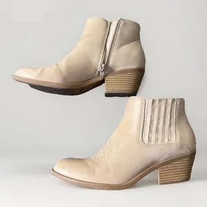 Frye and Co. Women's Jude Stacked Heel Booties Stone Camel 7.5 Western thumbnail 1